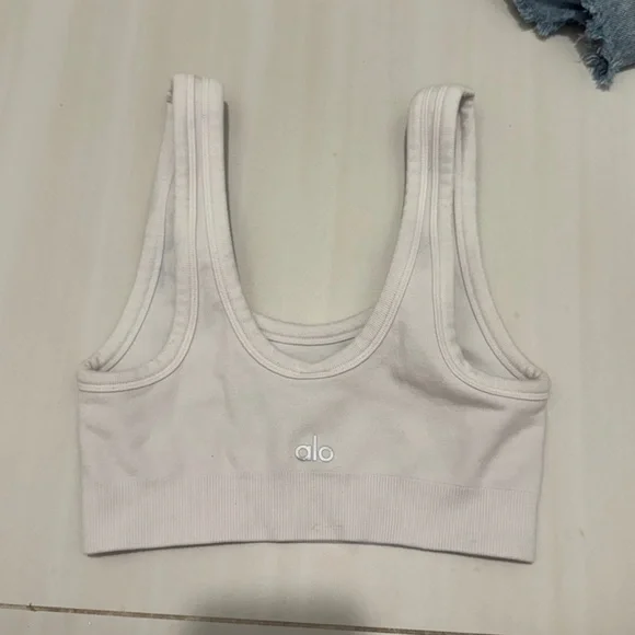 Alo Yoga sports bra - Picture 2 of 3